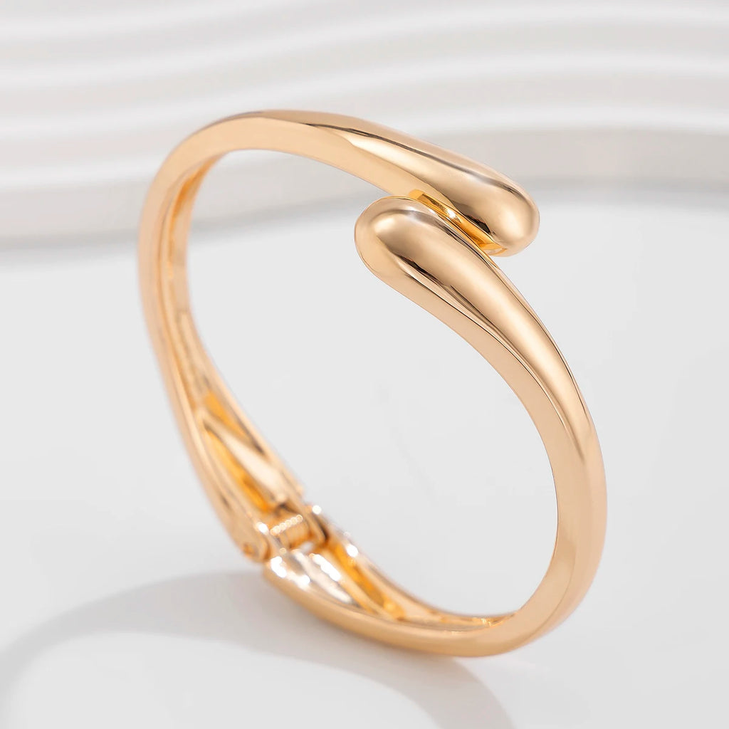 Teardrop Elegance